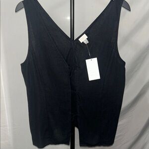 NWT a new day Black V-Neck vest. Size large.